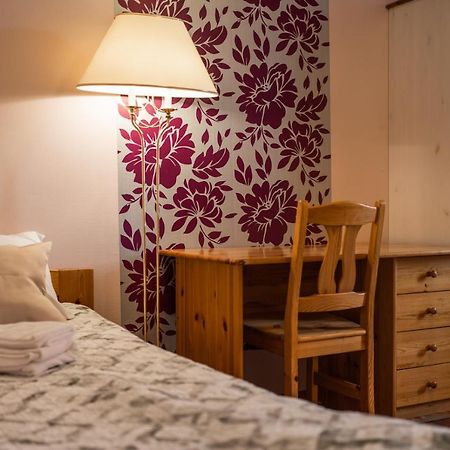 Pueha Vaimu Kuelalistemaja Hotell Tallinn Exteriör bild